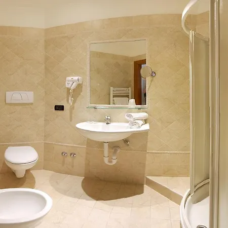 Rotonda 3* ليدو دي يسولو